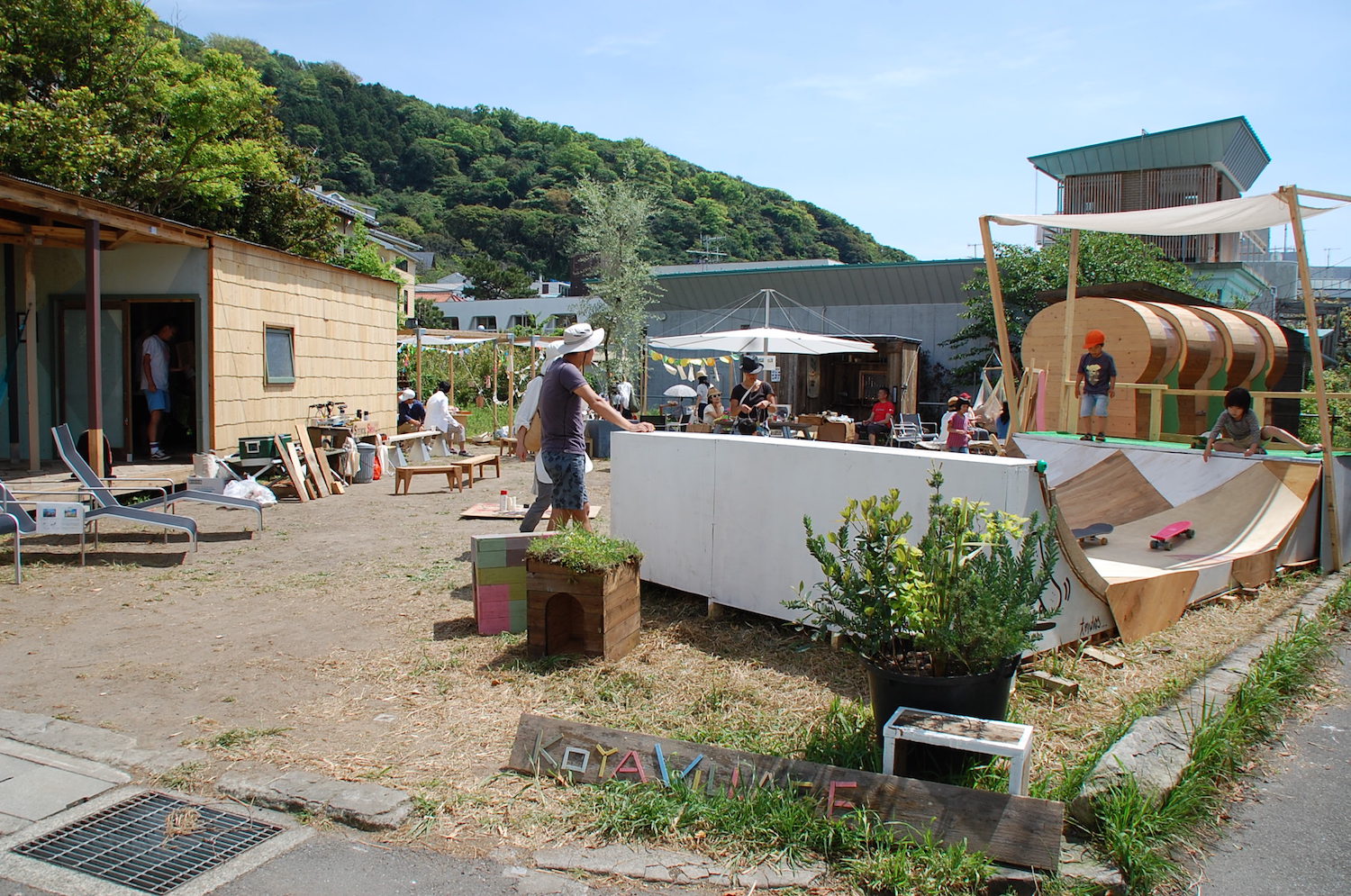 2015年のGWに唐品さんが部長を務めるYADOKARI小屋部とエンジョイワークスが共同で開催した「葉山小屋ヴィレッジ」