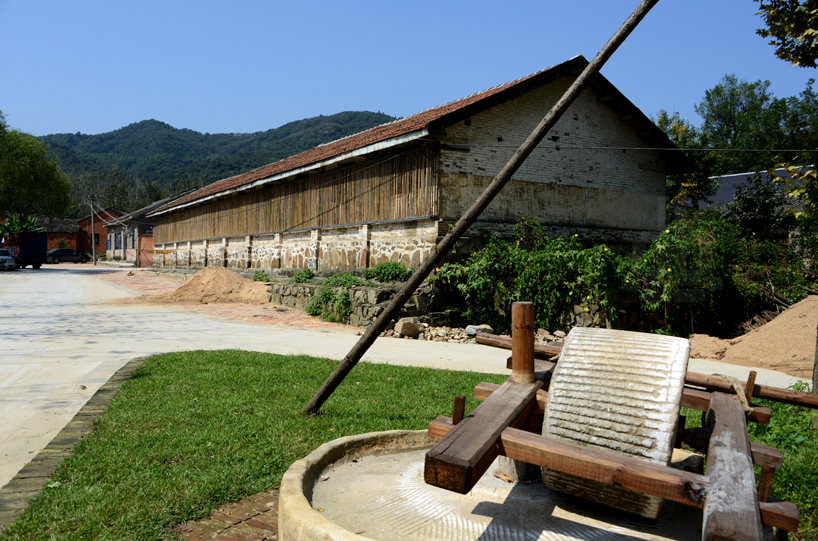 デザインが地域社会を救う。過疎地の村の建物が有名観光地に